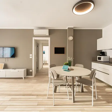 Sun Con Piscina - Piazza Brescia - Adria - Family Apartmán *