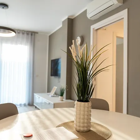 Sun Con Piscina - Piazza Brescia - Adria - Family Apartmán *