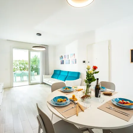 Sun Con Piscina - Piazza Brescia - Adria - Family Apartmán *