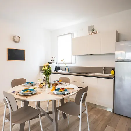 Sun Con Piscina - Piazza Brescia - Adria - Family Apartmán *